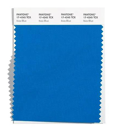 2021秋冬女裝十大流行色 晴空藍(lán)、嫩粉紅等色彩都很美(圖9)